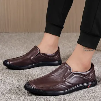 Мужская повседневная кожаная обувь на плоской подошве с круглым носком, легкая уличная обувь из кожи, удобная мужская обувь для повседневной носки.