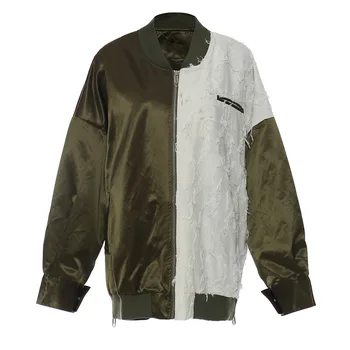 Уличная куртка-бомбер с плотной прострочкой и контрастной кисточкой